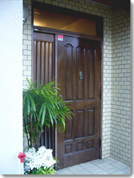 サン・ウインドトーヨー住器：玄関ドア リフォルテＲＧ―６１型（ブロンズ艶消し）の導入事例…Ｎ市 Ｏ様邸