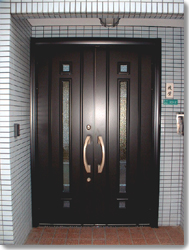 サン・ウインドトーヨー住器：玄関ドアリペラル１１型の導入事例…大阪市港区 Ｗ様邸 